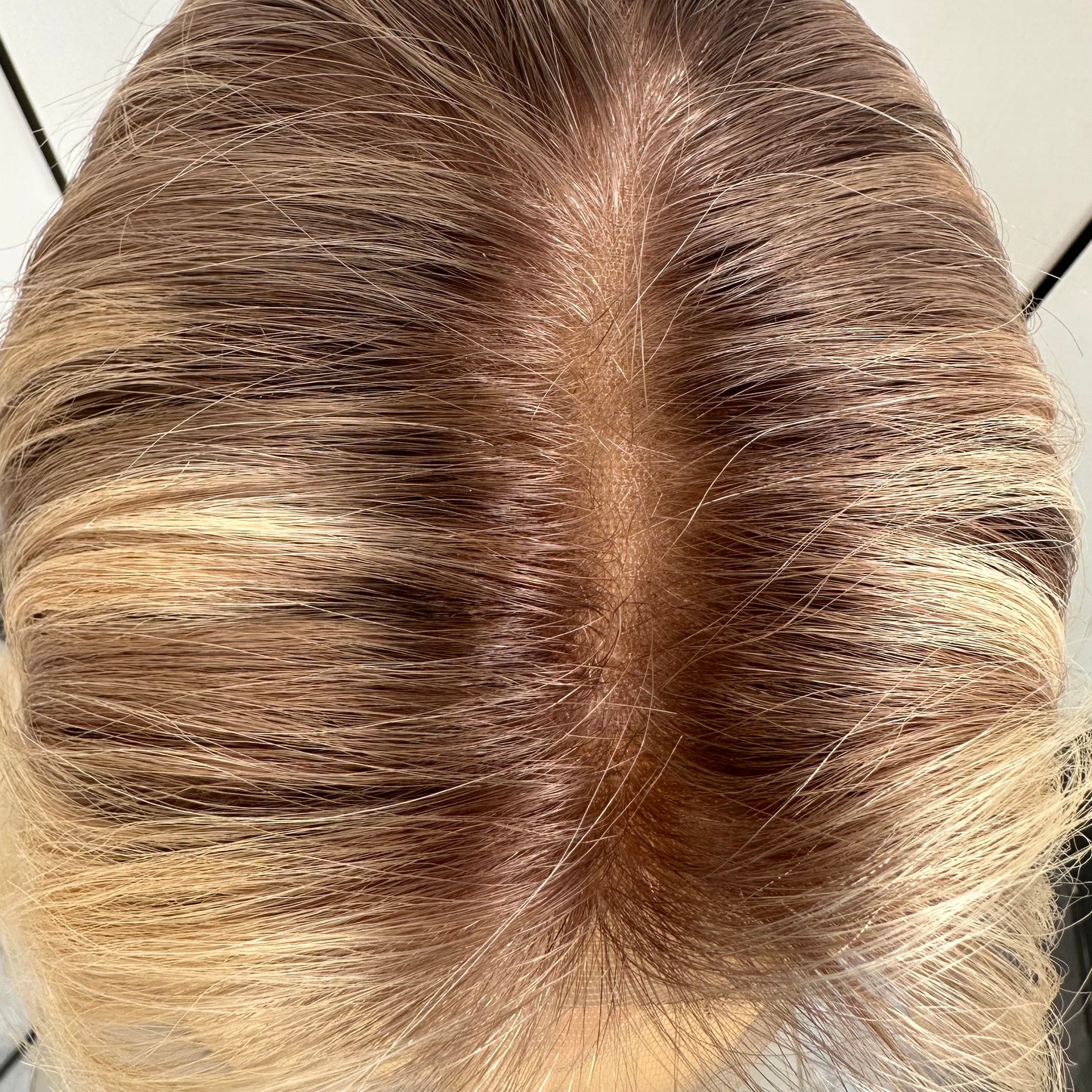 CAROL | Cabello rubio cálido con reflejos (talla pequeña) 16''