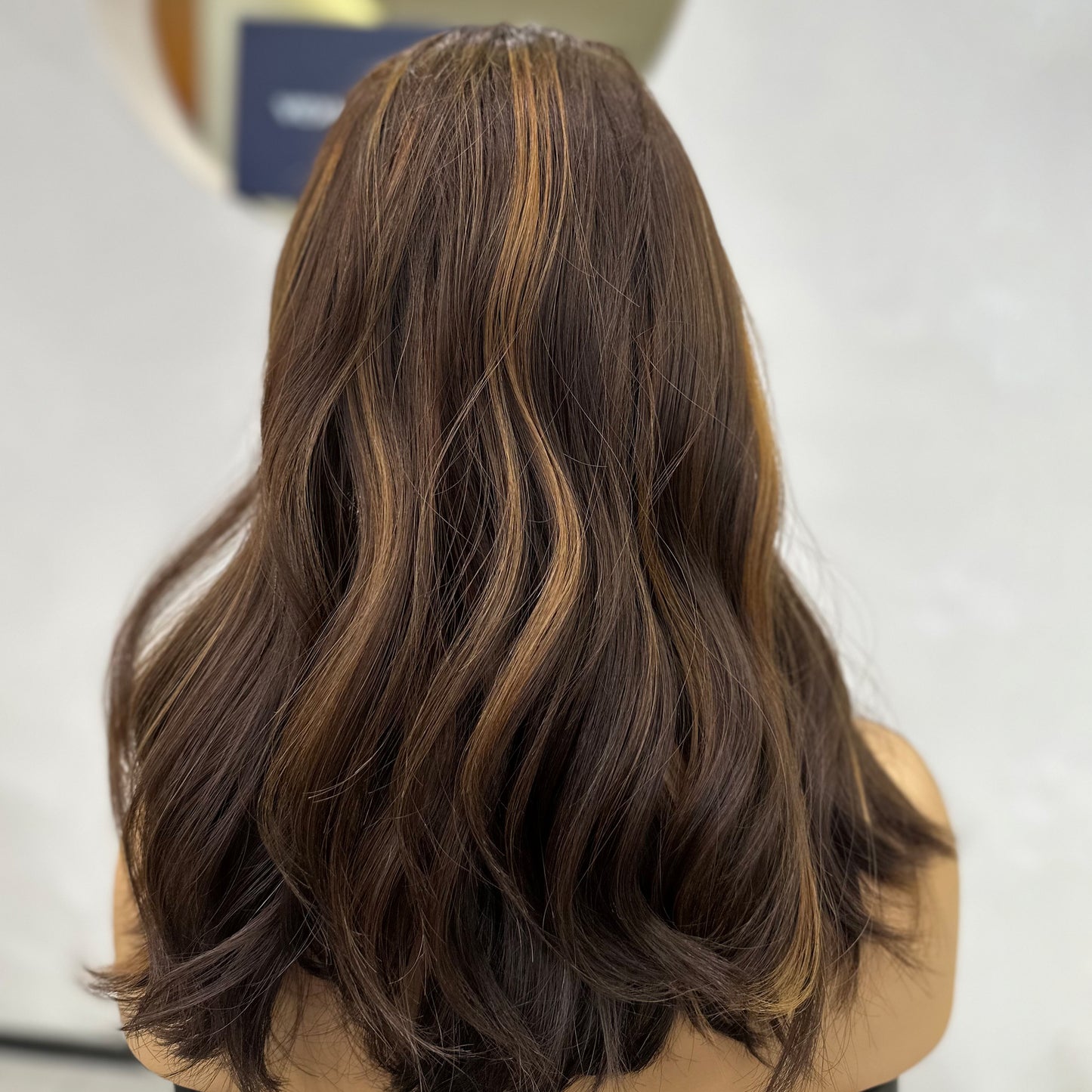 SHARON | Mechas Castañas con Balayage