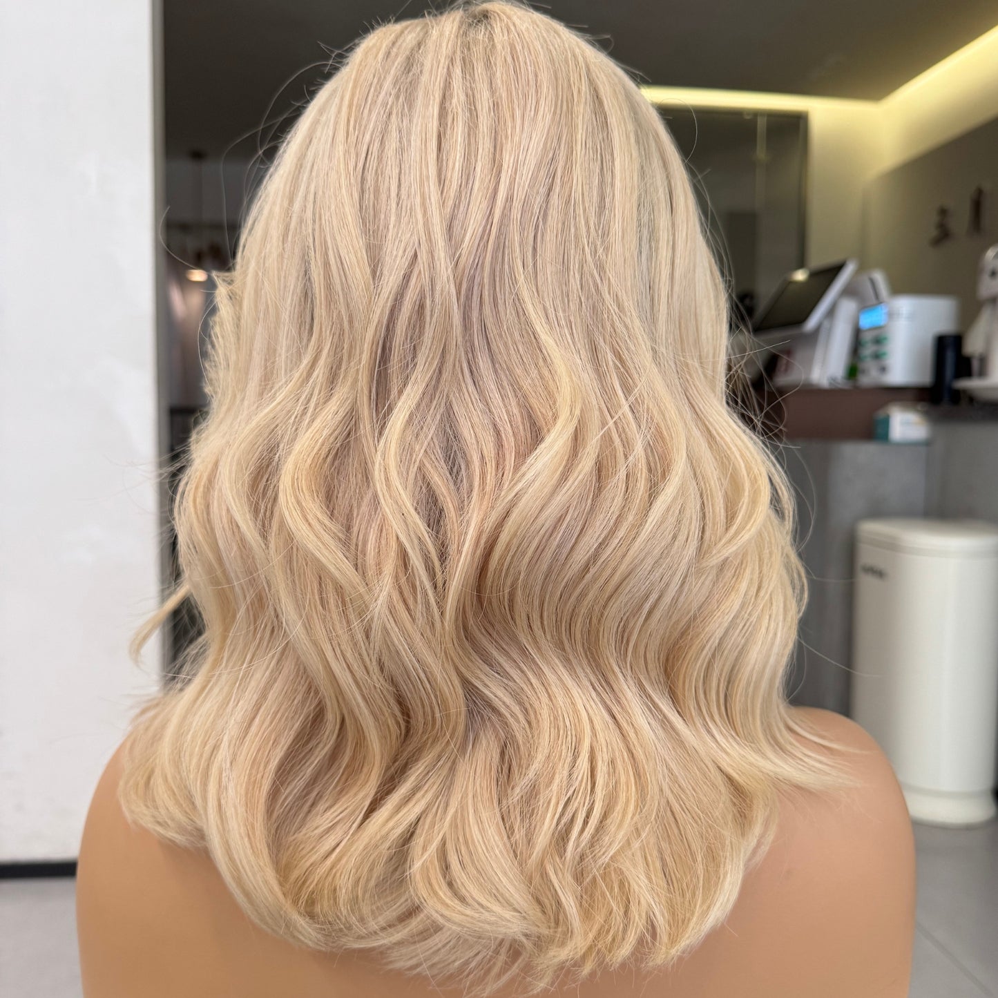 VICTORIA | 16" Creamy Vanilla Blond Hair Wig
